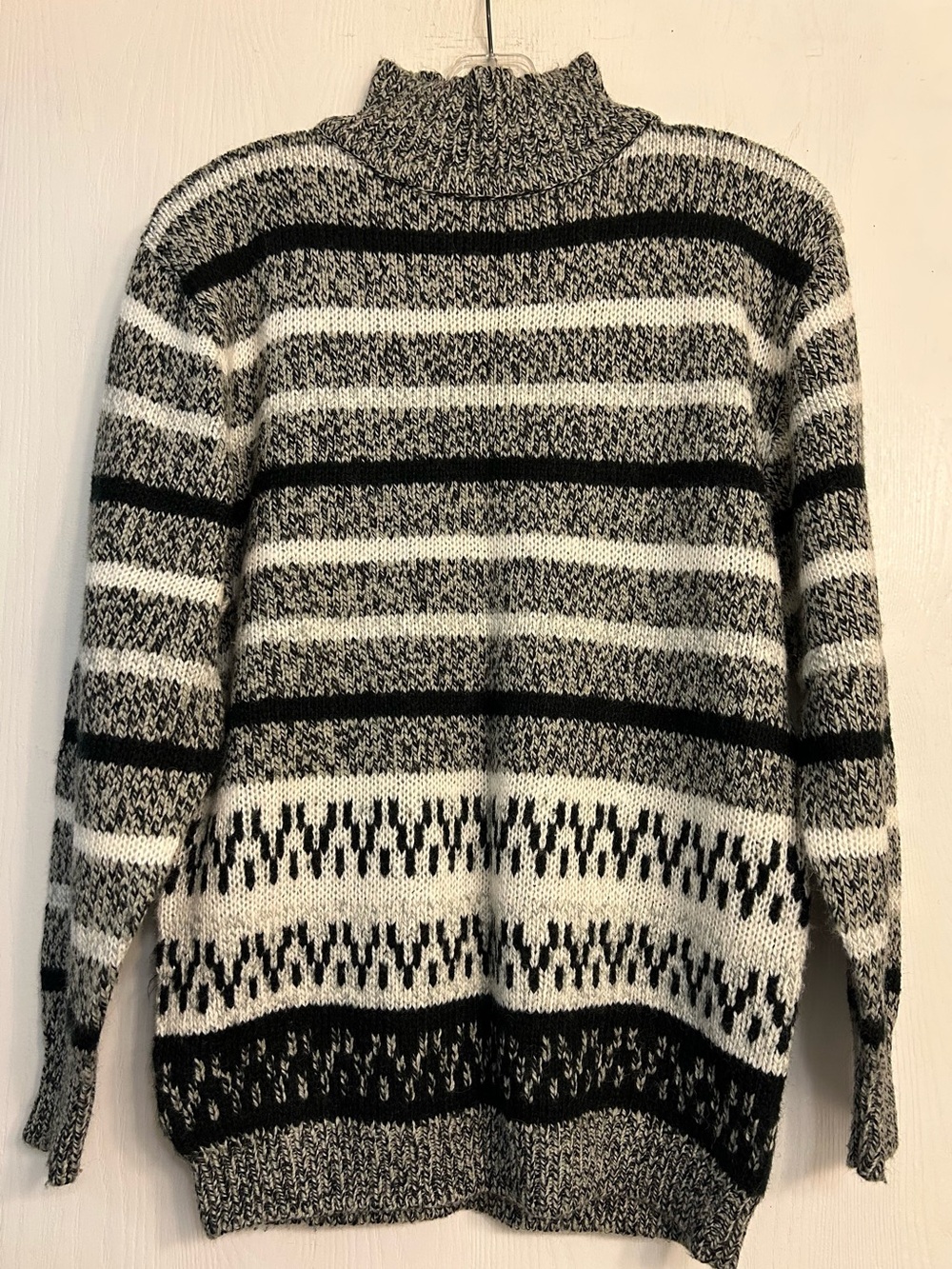 Diversity NWOT Cozy Retro Knit 90’s Ladies Mock Turtleneck Sweater. Size Medium.